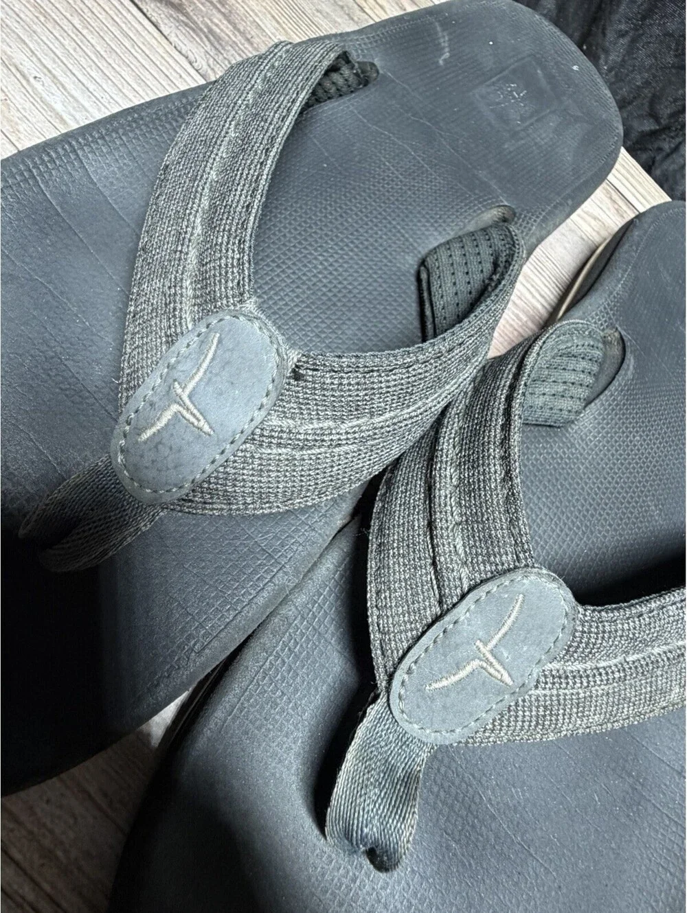 Blue Fin Men’s Black Flip Flop Sandals Size 10